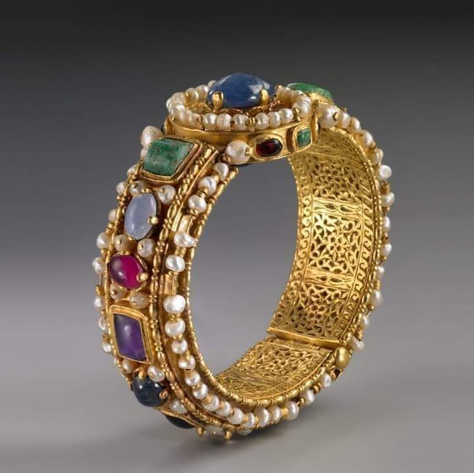 6th century Byzantine gold bracelet adorned with various gemstones and pearls, currently part of the Toledo Museum of Art collection, Ohio, USA.