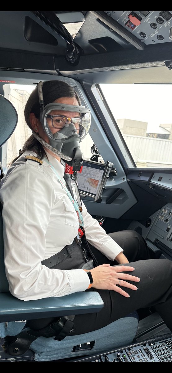 Y hoy realicé el vuelo AV105 Bogotá-Cuzco-La Paz! Aeropuertos de gran elevación (Cuzco 3.310m , La Paz 4.062m). Aterrizamos en La Paz con máscara de oxígeno puesta por regulación. <a href="/avianca/">avianca</a> ✈️🙏🏼👩🏻‍✈️