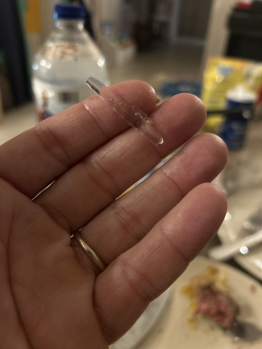 Euh <a href="/picardsurgeles/">Picard Surgelés</a> après avoir croqué dans mon steak surgelé je sens quelque chose qui craque dans ma bouche . Je m’aperçois que je saigne. En sortant le morceau de steak je retrouve un morceau de verre dans mon steak haché surgelé  (Lot 01363491) 🙄Help <a href="/Anses_fr/">Anses</a>  #picard #food