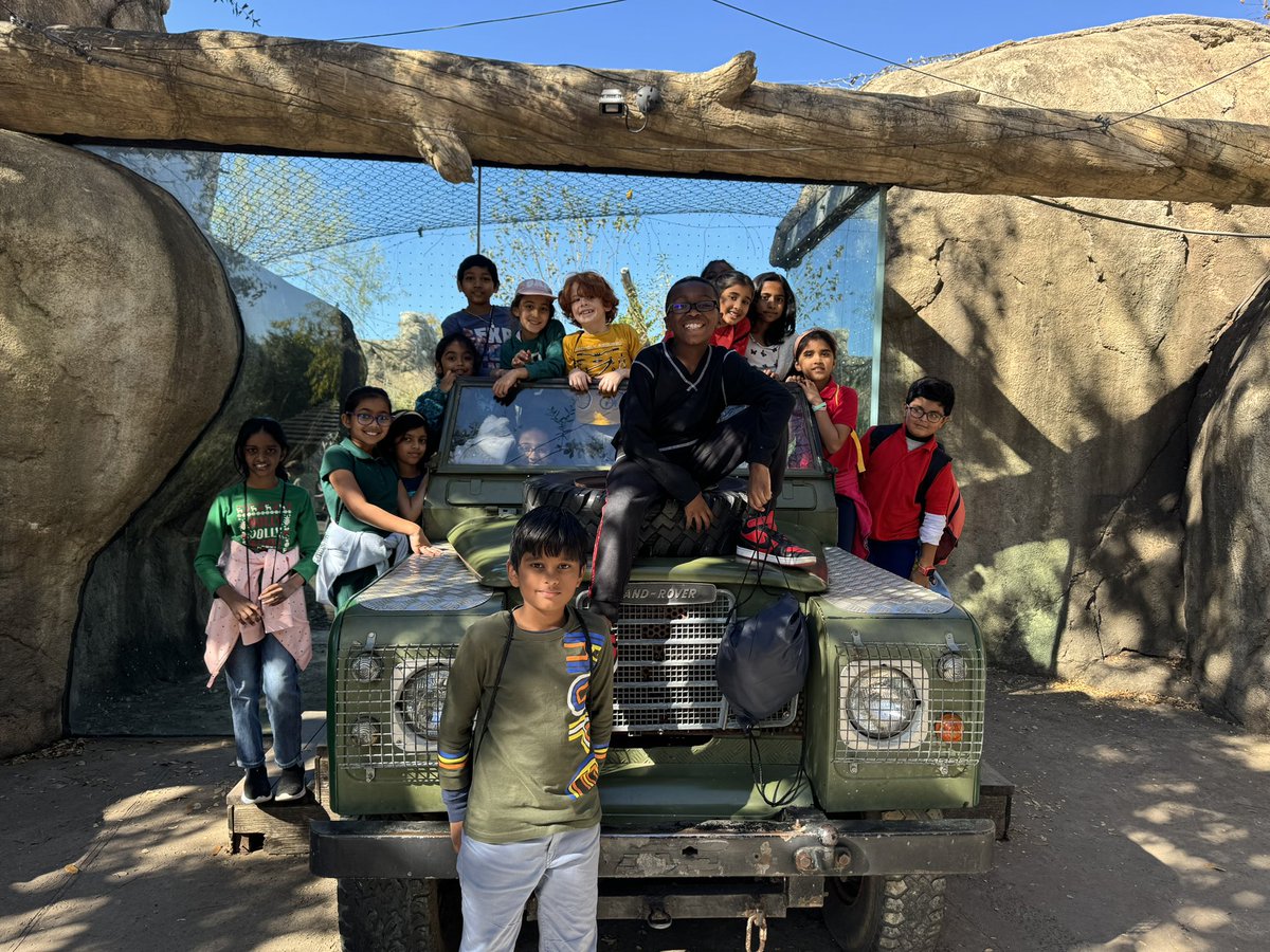 BennettLee23's tweet photo. Third grade has so much fun at the Dallas Zoo today!! @Kristi_Howard18 #rjlyear11 https://t.co/HlwDbZswwI