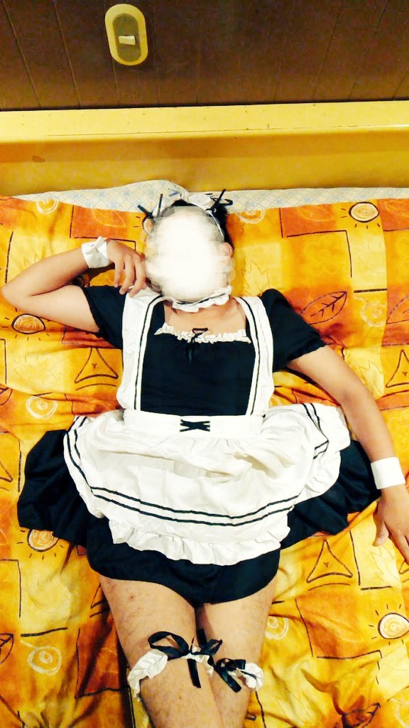 VANESSAPLAYBOY1's tweet photo. Me lleve a un chakalito al hotel  para modelar le este atuendo
#gay #sex #trapito 
#todosgay #LGBTQ #friki https://t.co/BMlfdAfBvI