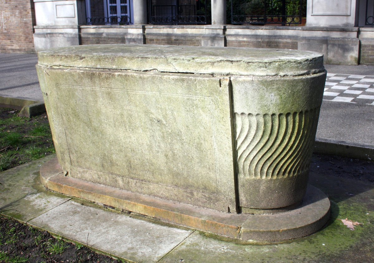 mavmaramis's tweet photo. Church of St. Mary Abbots, Kensington, London. Chest tomb of Elizabeth Johnstone d.1784 designed by Sir John Soane. Photo: 09.03.2024. #London #ElizabethJohnstone #JohnSoane @Portaspeciosa @InDamnatio https://t.co/sOGrfy8rJw