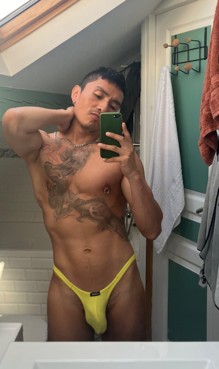Te la comes papi?
Come and try it, you’ll like it 😈
Viens la déguster 😈

#TattoedAndHot #PiercedAndProud #BodyGoals #MensFitness #SexyInk #DaretoBare #FitAndSexy #DaddyHunter #MatureMen