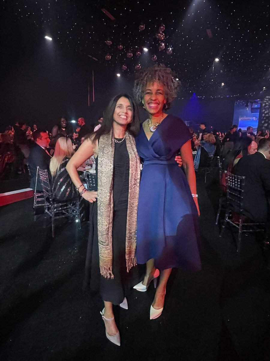 Proper fangirling with these two powerhouses @karenabonner2 <a href="/avey_bhatia/">Avey Bhatia</a> #HSJAwards