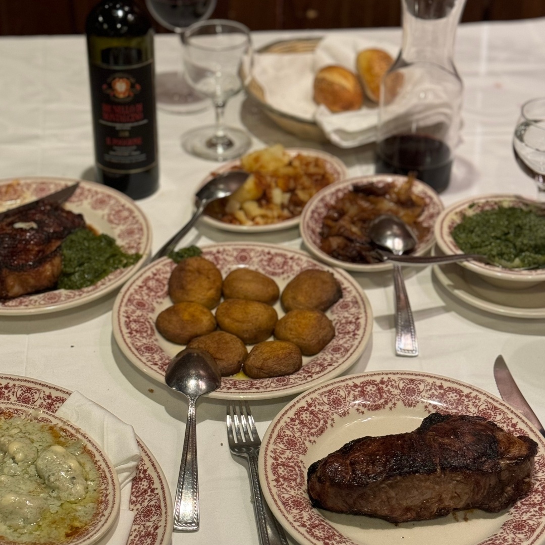 techtalksummits's tweet image. #NYCTech gathered for an evening at #SparksSteakhouse for our dinner featuring @forrester. Attendees savored premium aged beef while #TechExecutives engaged in meaningful conversations. 

💻 Don’t miss your opportunity to join the conversation at one of our upcoming #TechEvents.