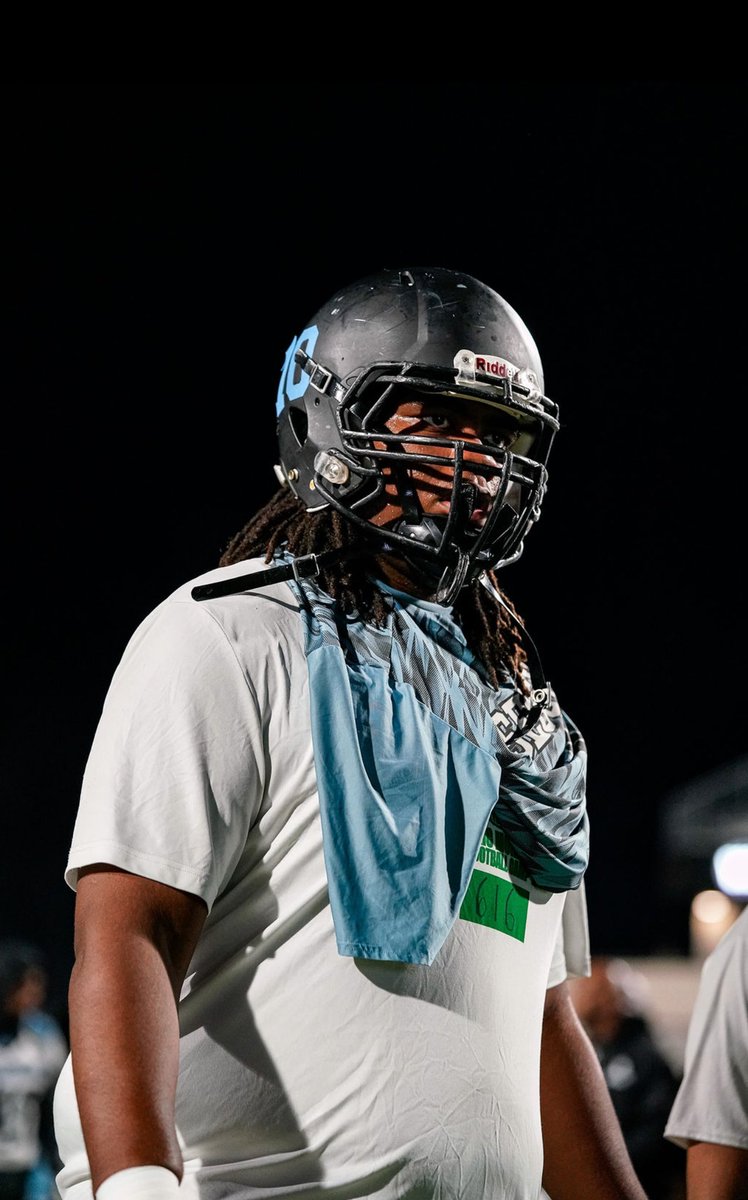 check out my senior highlights ‼️

hudl.com/v/2Q75Fy

<a href="/CoachBencke/">Josh Bencke</a> 
<a href="/AkiraMierez/">~Akira Mierez~</a> 
<a href="/BryanApplewhite/">Coach B Applewhite</a> 
<a href="/coachjoegordon/">The Official Teammate of Today's Student Athlete</a> 
<a href="/SeguinCougarFB/">Seguin Cougar Football 🏈🐾</a>