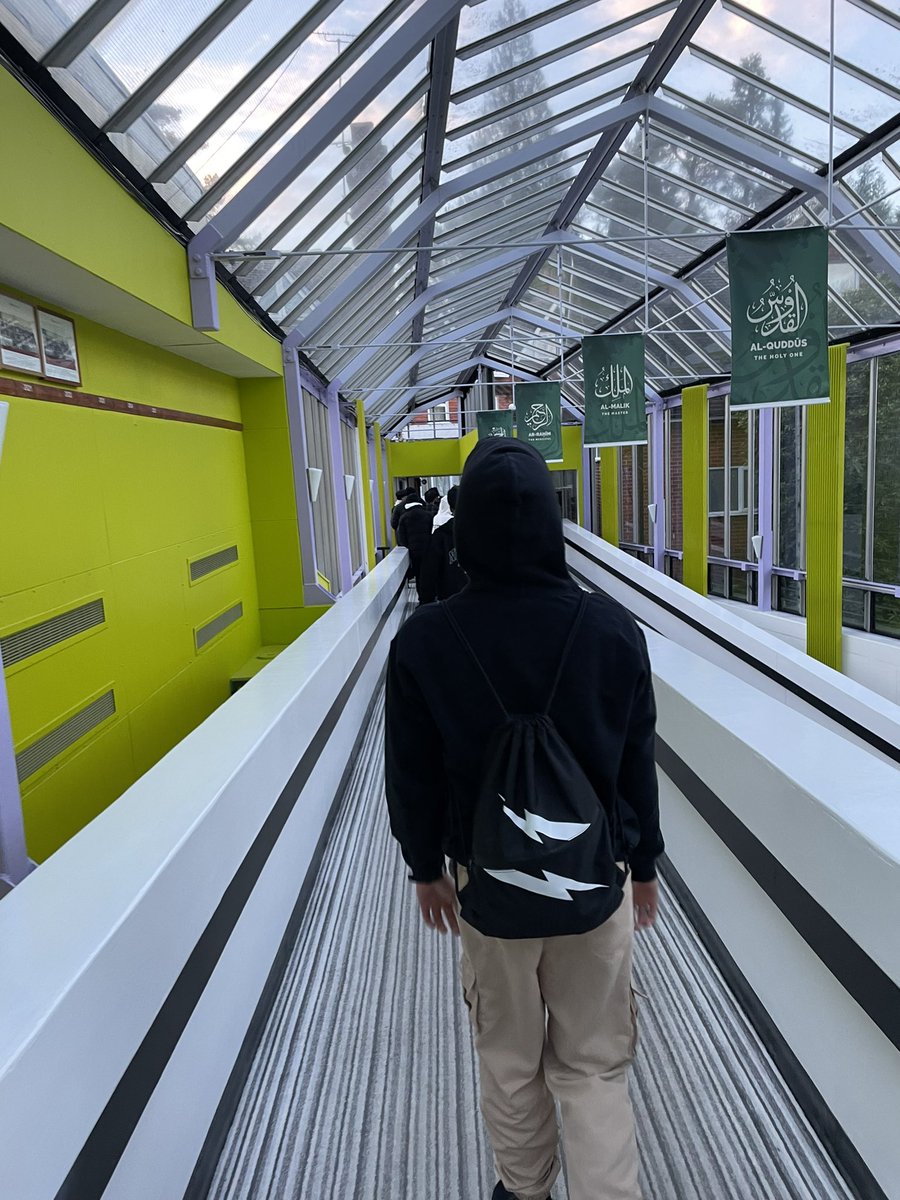 MKA_Houston's tweet photo. Gulf Region Group 2 visits Jaamia UK! 
We learned about the routine of Jaamia students, experiences of the elders, and the different facilities that they use for their education/everyday activities. https://t.co/1KzQHgwCxe
