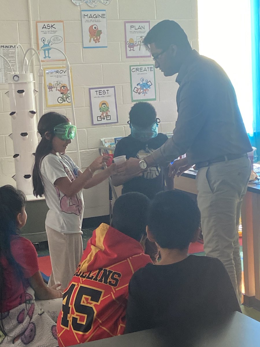 CindyMcClammey's tweet image. Exciting day of STEM @SES_HC! 🌟 Our junior scientists explored states of matter with the @GSUBioBus! 🧪🔬🌡️ Science is all around us, and curiosity leads the way! #STEM #StatesOfMatter #BioBus 💚🐯🧡 @CedricPeeples @WaldenAP