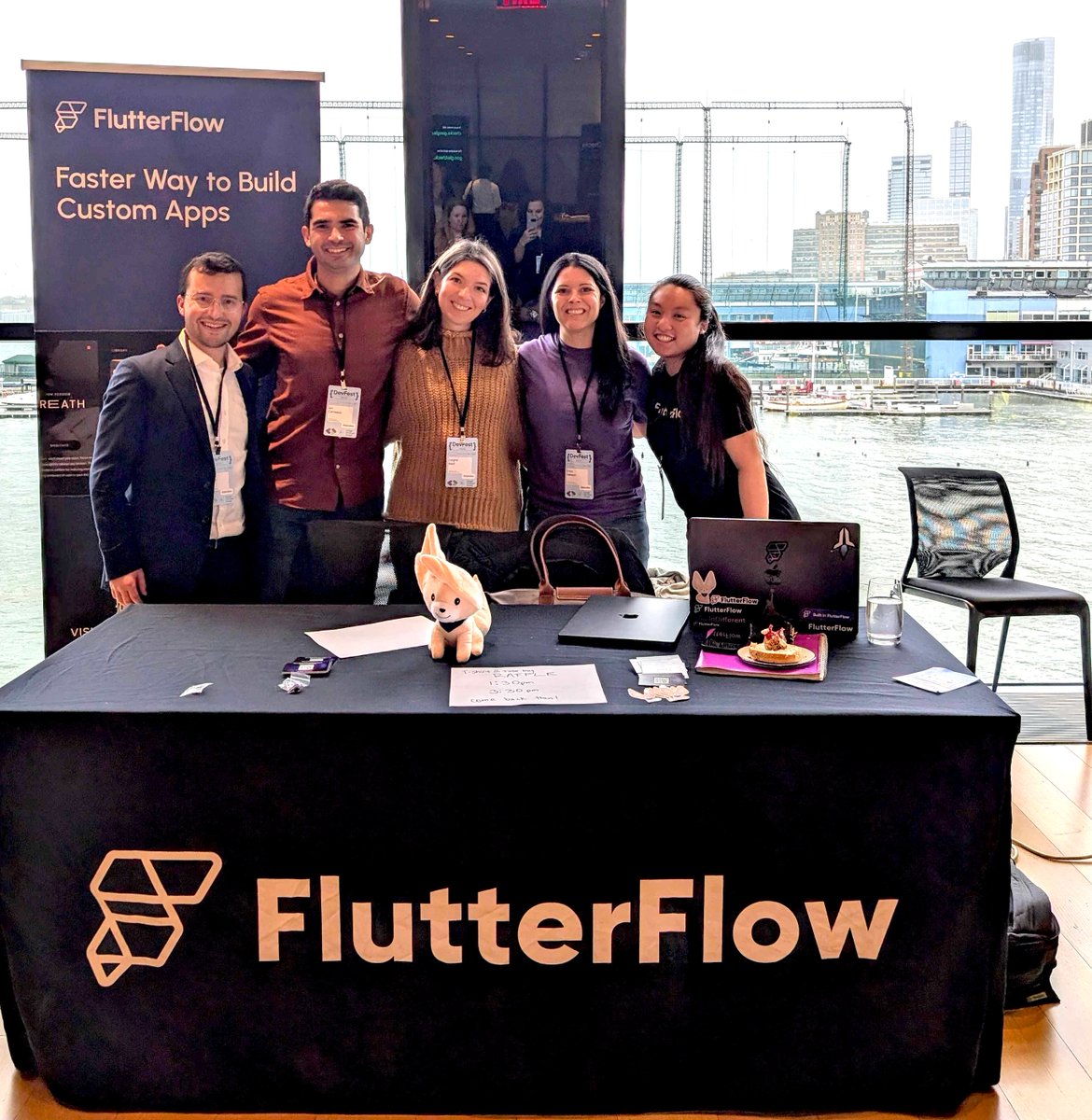 👋🏿 Come say hello to the FlutterFlow team at #DevFest <a href="/gdg_nyc/">Google Developer Group NYC</a>! 🗽

🎤 <a href="/LeighaJarett/">Leigha Reid 💜💙</a> spoke about the future of visual app development, and <a href="/ia_n_ai/">Ian Carrasco</a> is talking soon about building GenAI apps with Gemini and FlutterFlow.

💜 Visit the team and awesome FlutterFlow community leaders