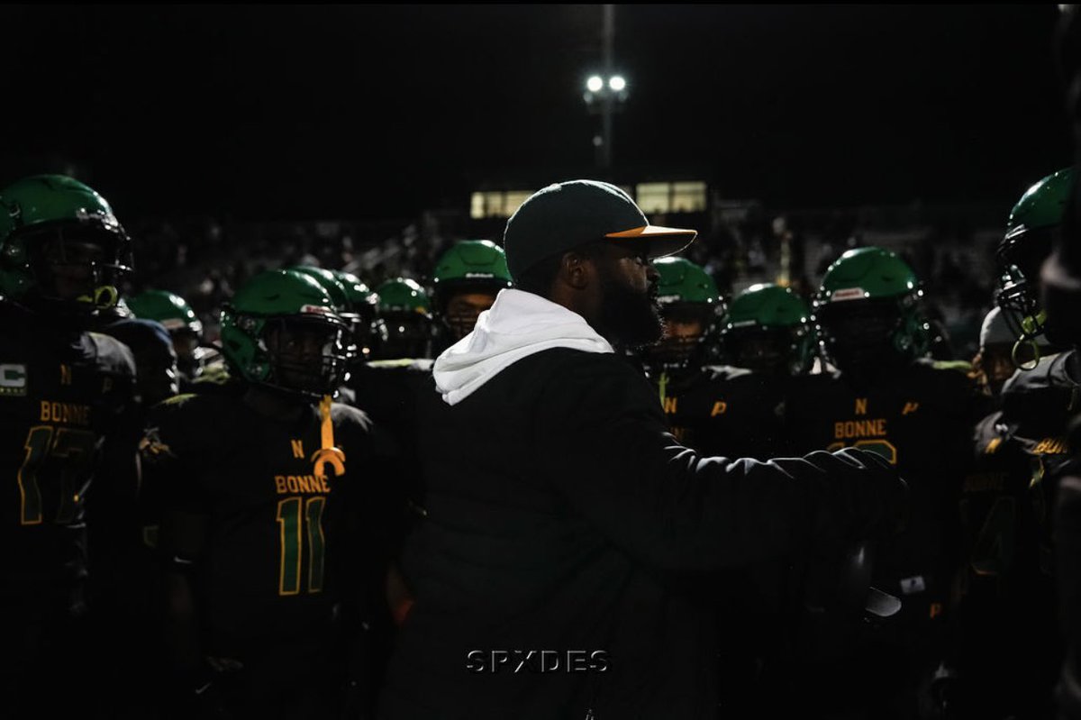 32 years young today! Blessed to be here! Let’s get this dub tomorrow, <a href="/BonneFTBL/">Narbonne Football</a>!