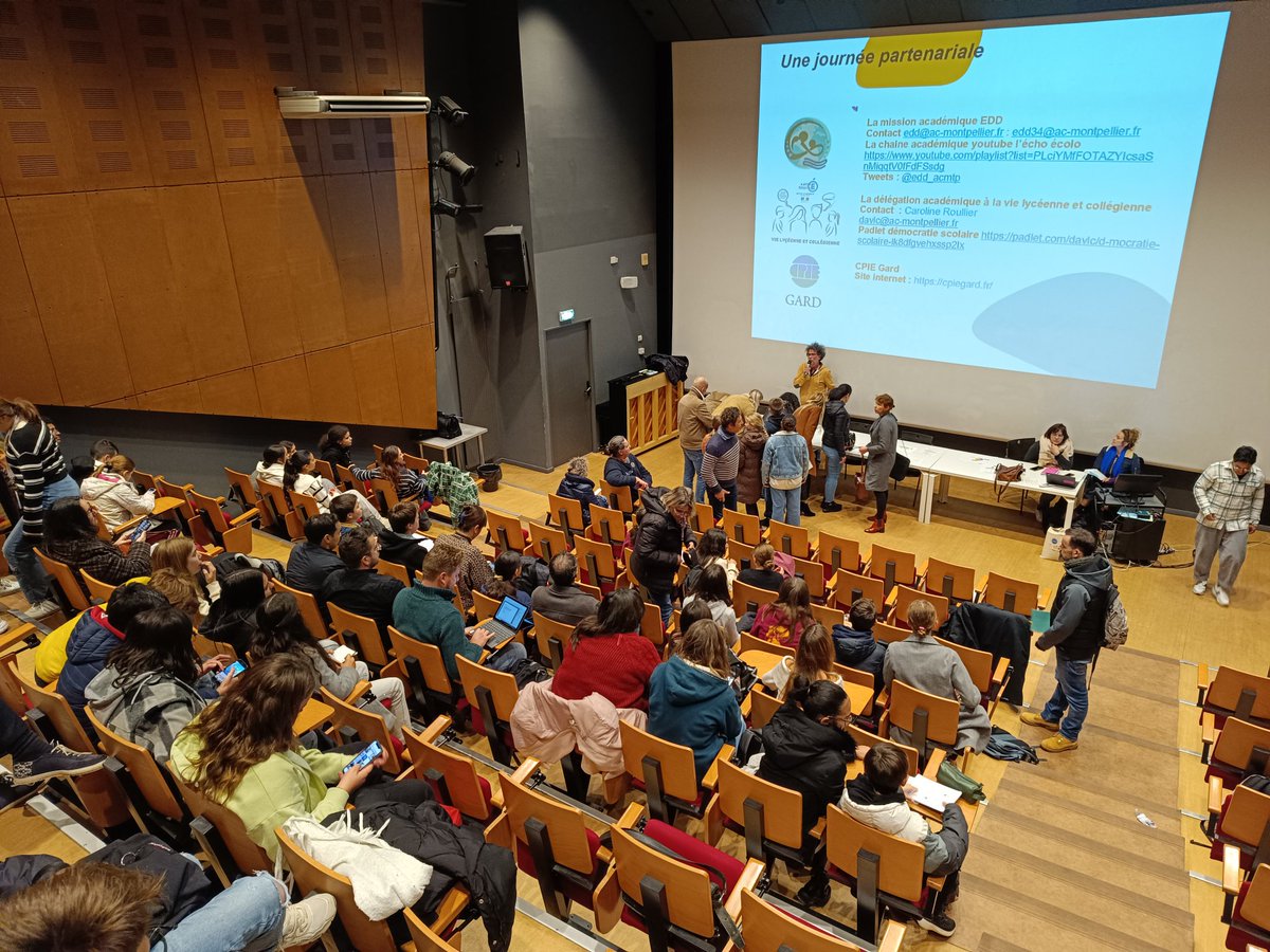 Avec la DAVLC, la mission  EDD, le lycée Lamour, le CPIE du Gard et des associations, les élèves eco délégués d'une douzaine de collèges ont pu échanger avec les acteurs, se former et partager. Merci aux eco délégués du lycée.
<a href="/acmontpellier/">Académie Montpellier</a>
#cpie
#edd
youtu.be/nxMuYNblQG4?fe…