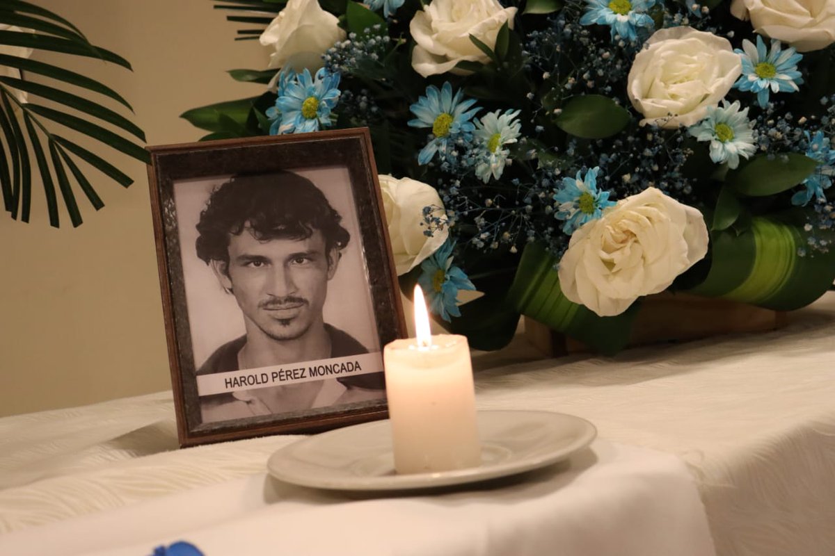#Hoy acompañamos la entrega digna de Harold Rafael Pérez Moncada: víctima de ejecución extrajudicial.

📌En 2006, Harold Pérez y Oscar Bocanegra Tafur fueron desaparecidos y ejecutados extrajudicialmente por el Ejército. Su caso, como tantos otros, sigue clamando justicia🧵