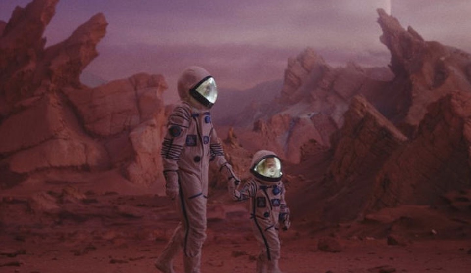 Powerhouse Xmas spot f/ <a href="/Shelter/">Shelter</a> tackles homelessness: bit.ly/3YWM39H