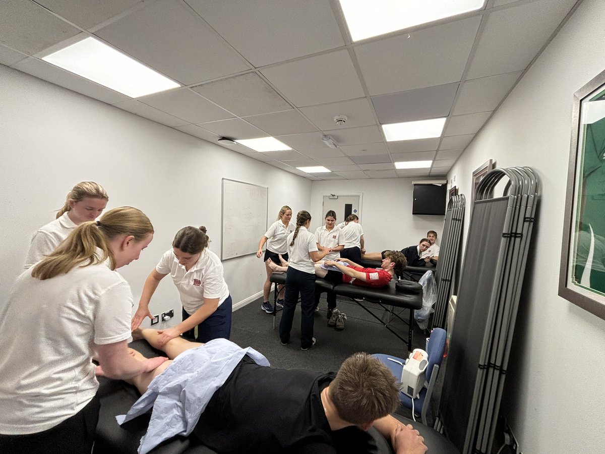 CUSEphysio's tweet photo. Supporting @CardiffUPhysio students providing massage for  @cardiffuni high performance athletes https://t.co/UzGz5QQycR