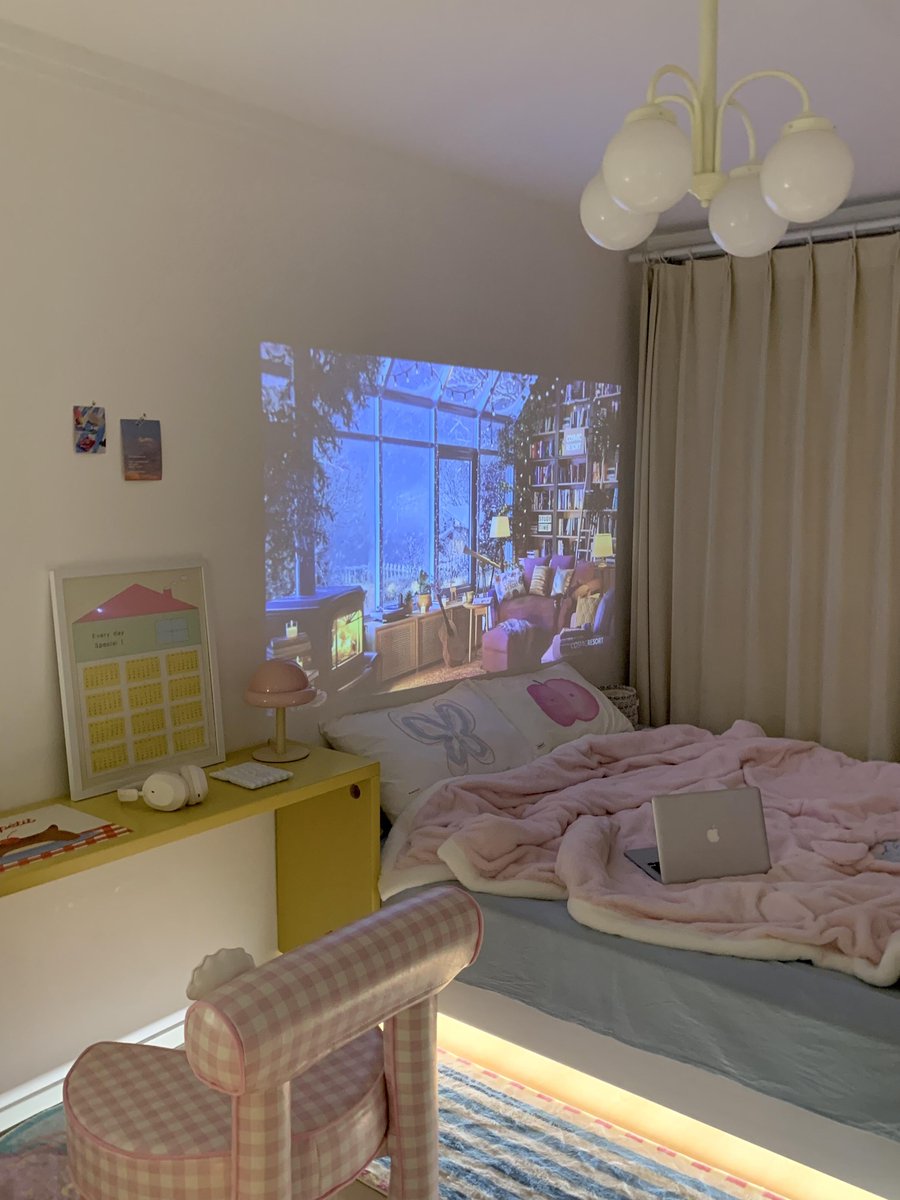 Lisa35360413's tweet photo. My dream Bedroom🛌🎀 https://t.co/b0GwJDxBqW