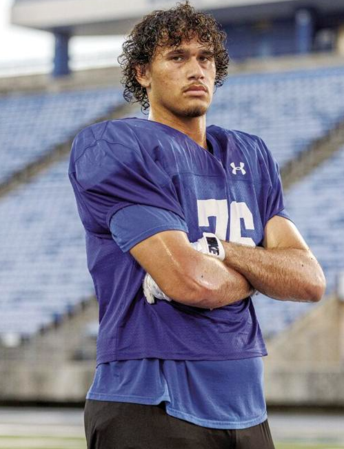 🚨🚨2025 PROSPECT SPOTLIGHT🚨🚨

6'6 280 - OFFENSIVE TACKLE
KIRK GILDON <a href="/KirkDG3/">Kirk Gildon III</a> 

CAN BEND &amp; RUNS LIKE A DEER. HOOPER.

OFFERS: UTEP, TXST

SENIOR HI-LITES ⬇️
hudl.com/v/2QvMk0