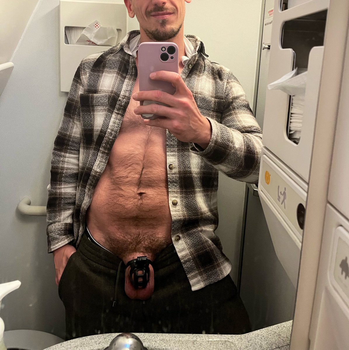 What’s the equivalent of mile high club for #lockedboi? 

#NoNutNovember #gaychastity #teamlocked