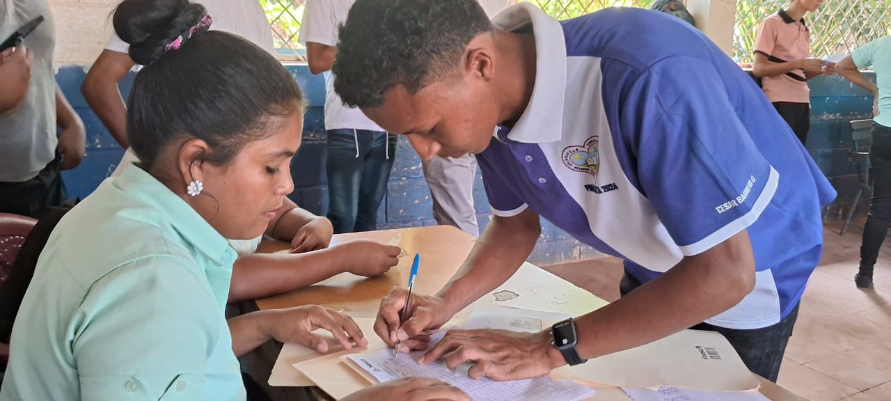 entrega de bono complementario, Bilwi, Nicaragua, gobierno de Nicaragua, ministerio de educación,