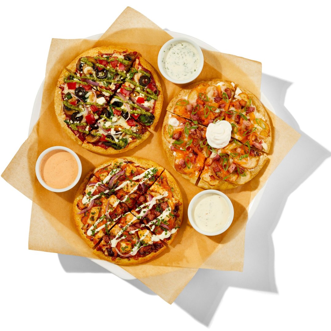 Give the gift of food &amp; fun with @bostonpizzafortmac 🍕🏌️Stop by either of our locations, For $40 you get:
🏌️ Coupon for 4x 50% of 1-hour simulator 🍕 2x$10 off $50 bill
🍕 Buy 1 med pizza get 1 free
A great gift for co-workers, teachers or the golf enthusiast on your list #ymm