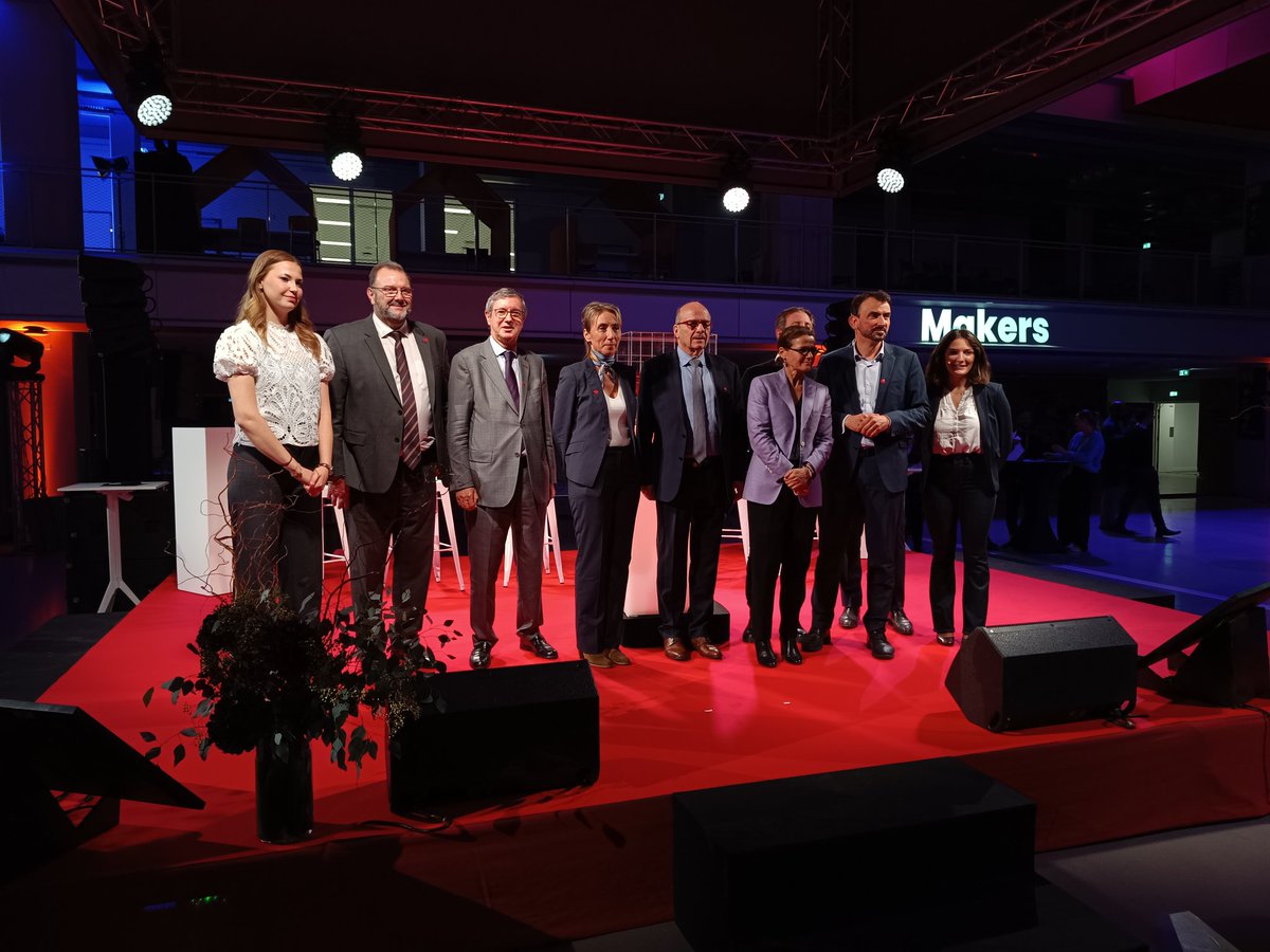 Région académique AURA (@regionacaura) on Twitter photo #EnseignementSupérieur 🔷 L'inauguration du nouveau campus de l'<a href="/EMLYON/">emlyon business school</a> vient renforcer un territoire d'enseignement supérieur déjà très attractif à Lyon et dans la <a href="/RegionAcAura/">Région académique AURA</a>.
Pour le recteur <a href="/DugripOlivier/">Olivier Dugrip</a>
"l'EM Lyon s'inscrit pleinement dans l'excellence académique". #EnseignementSupérieur 🔷 L'inauguration du nouveau campus de l'<a href="/EMLYON/">emlyon business school</a> vient renforcer un territoire d'enseignement supérieur déjà très attractif à Lyon et dans la <a href="/RegionAcAura/">Région académique AURA</a>.
Pour le recteur <a href="/DugripOlivier/">Olivier Dugrip</a>
"l'EM Lyon s'inscrit pleinement dans l'excellence académique".