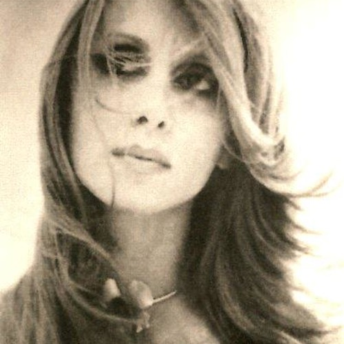 Doğu Akdeniz'in en sevilen, en çok dinlenilen masal sesli divası Feyruz bugün 90 yaşına girdi.

2002 yılında Paris’te verdiği bir konserde Feyruz’un ağzından şu cümleler dökülmüştü:

❝Yine de bir gün Filistin halkının özgürlüğünü, çocukların doyasıya gülüşünü göreceğim..❞ 
++