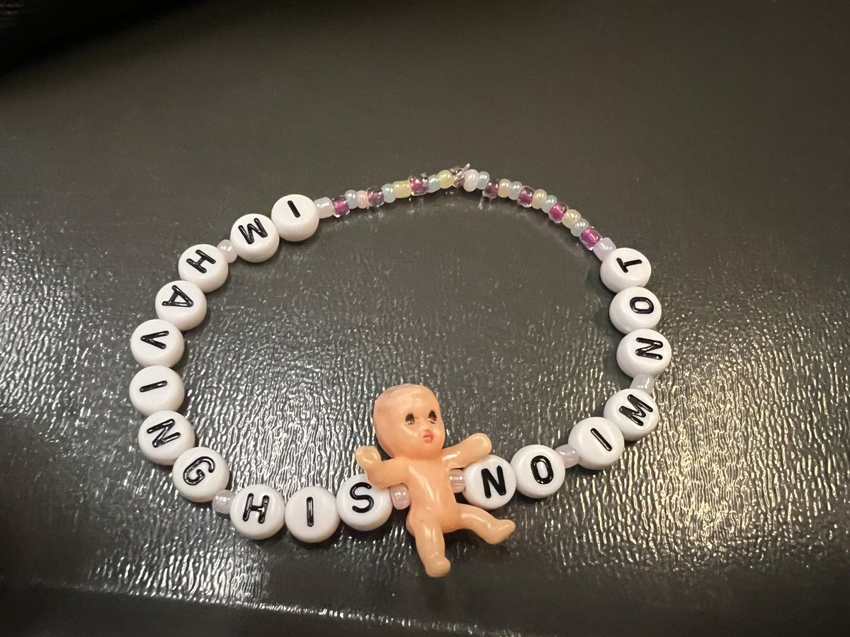 emswift13's tweet image. someone just threw this at me #TorontoTSTheErasTour