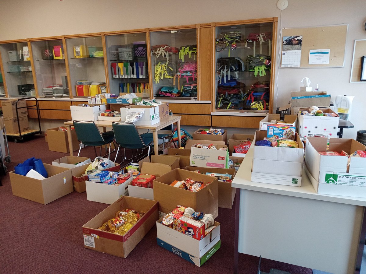 UDMO_CAA's tweet photo. Webster City Middle School held their annual food drive for the Hamilton County UDMO Food Pantry!  Thank you for the donations and all your hard work! https://t.co/8Fhm6RToox