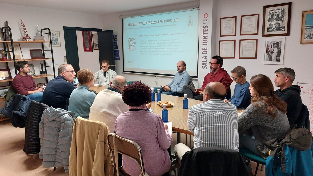 Seguim amb les reunions de final de temporada amb els Grups Territorials!

Avui amb Penedès - Garraf ! Gràcies a totes les colles assistents per acompanyar-nos i a <a href="/nensdelvendrell/">Nens del Vendrell</a> per l'acollida !

#castells #teiximCCCC