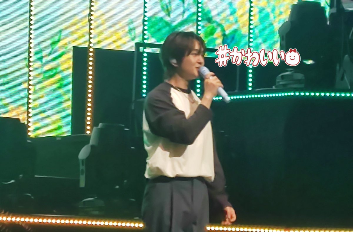 shineeonewone's tweet photo. オニュさ～ん、フォトタイムありがとう。幸せだった。私達のところに元気に戻って来てくれてありがとう。大好きって私達が叫ぶ前に叫んでくれて嬉しかった。待っててよかった。オニュペンで悔いなし！一生推します！めっちゃ愛してる💕 #ONEW #onew #ONEW_HOLA_YOKOHAMA #Hola_in_Yokohama #SHINee https://t.co/qEZRniHgfU
