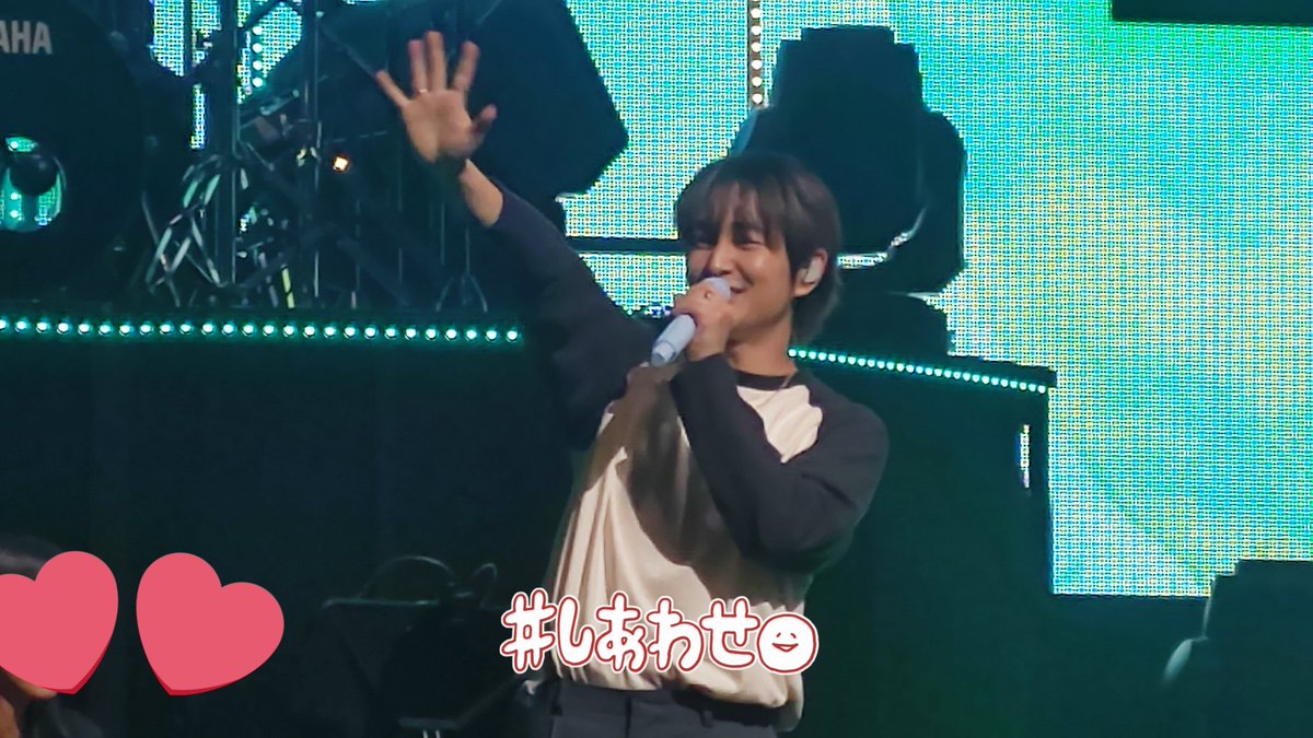 shineeonewone's tweet photo. オニュさ～ん、フォトタイムありがとう。幸せだった。私達のところに元気に戻って来てくれてありがとう。大好きって私達が叫ぶ前に叫んでくれて嬉しかった。待っててよかった。オニュペンで悔いなし！一生推します！めっちゃ愛してる💕 #ONEW #onew #ONEW_HOLA_YOKOHAMA #Hola_in_Yokohama #SHINee https://t.co/qEZRniHgfU