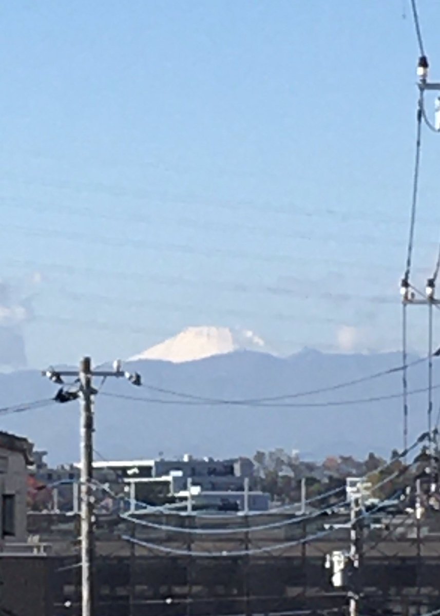 yagi_athu's tweet photo. このところの寒さで、10日で富士山が真っ白に https://t.co/xqZ9ZxZKXt