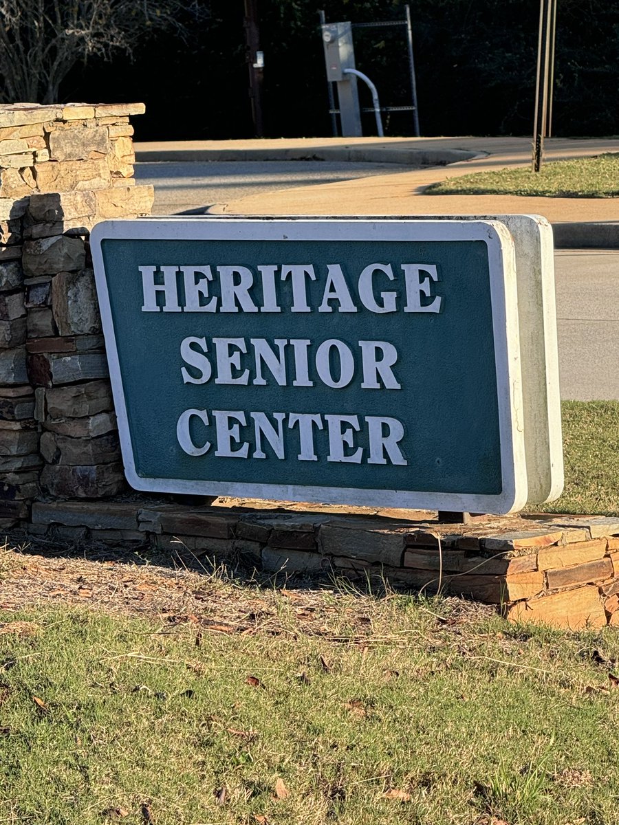 psopp215's tweet photo. Today @RealBillyGunn and I delivered care packages for the holidays to the Senior Center https://t.co/MSRjE62LXX