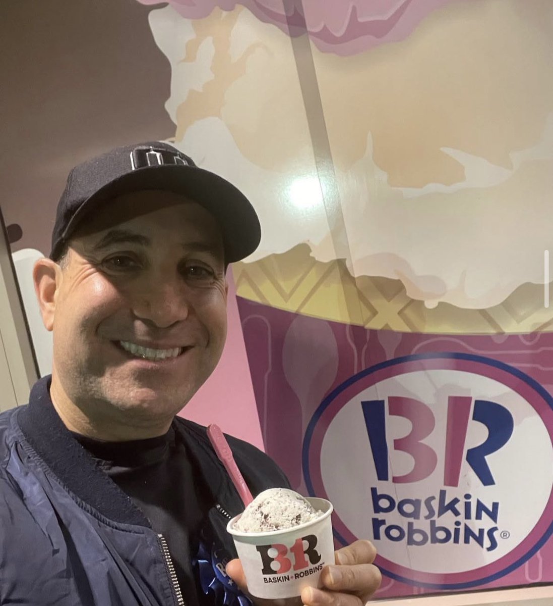PosnerDavid's tweet image. 🎂🍨 Thank you @BaskinRobbins for the birthday ice cream. No birthday is complete with out a scope!