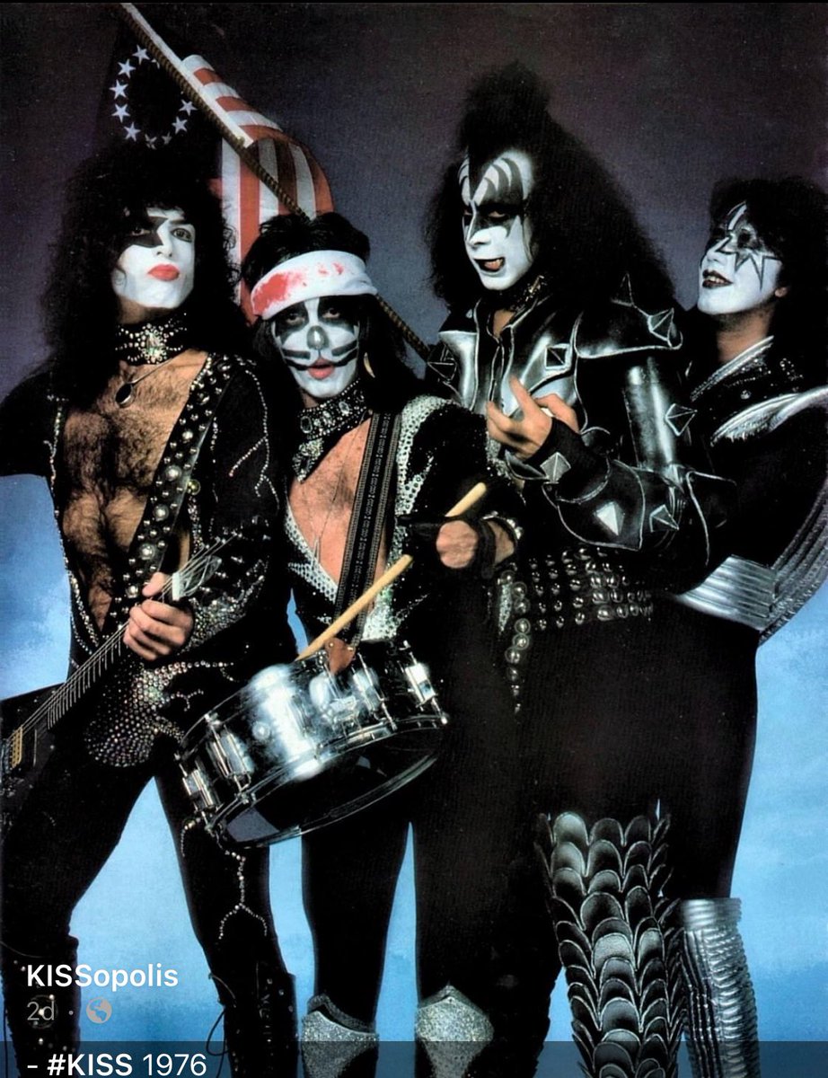 vampire_skwid's tweet photo. @CDeBenedetti This is the ninth greatest photo ever taken. Peter Criss with the bloody bandana like he just wandered off the battlefield. Perfection. https://t.co/KoVWGlgSp0