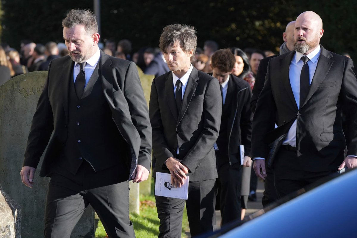Louis Tomlinson lost A mother, a sister, and now a brother in less than a decade.

He's had to bury too many loved ones for someone still so young.

This picture louis holding Liam Payne's funeral paper was haunting .

Louis looks so broken and sad. My heart aches for them all 1D