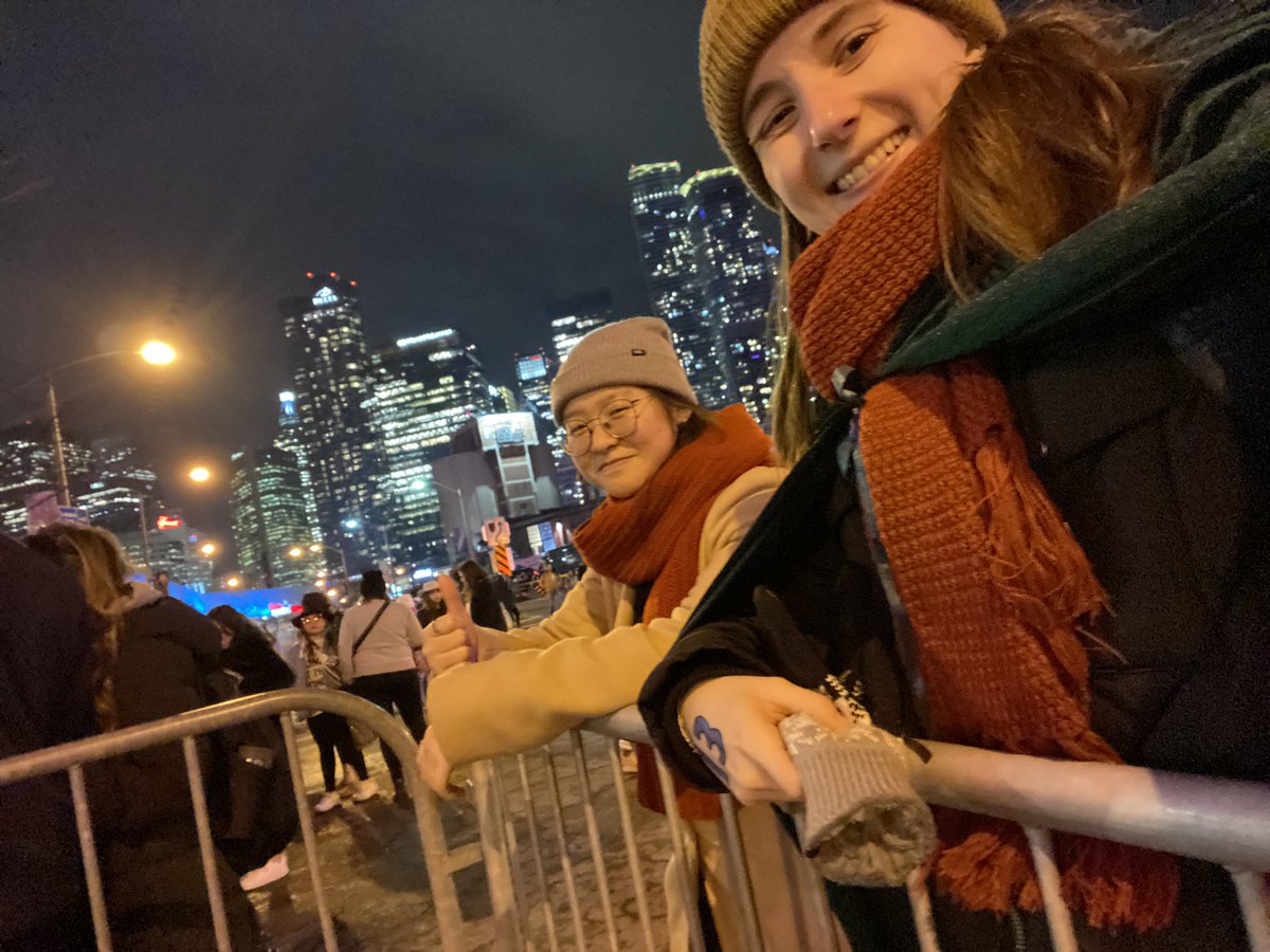 marissab65's tweet photo. We got barricade!!! (Outside lmao) @taylornation13 #TSTheErasTour https://t.co/N7wE7s7hM2