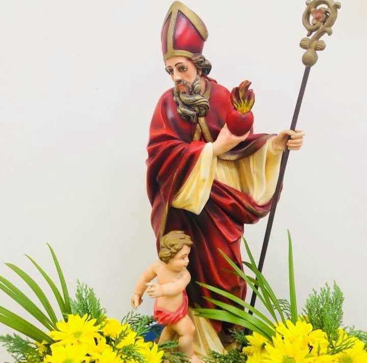 "Alguien murmura contra Dios, diciendo: <<Estos tiempos son malos, son duros, son molestos>>. ¡Cuanto más duro eres tú, que no te corriges ni siquiera en estos tiempos duros! (San Agustín serm. 246).
