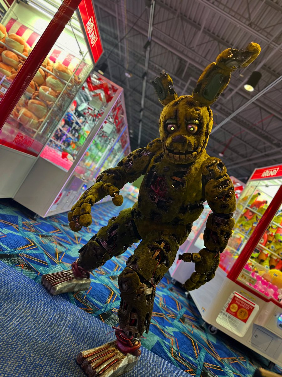 daregularsauce's tweet photo. Filmed at a local arcade today- Expect some Springtrap mall/arcade content soon!

(Full cosplay build video coming out tomorrow on my YT aswell!) https://t.co/78J0WBm9I8