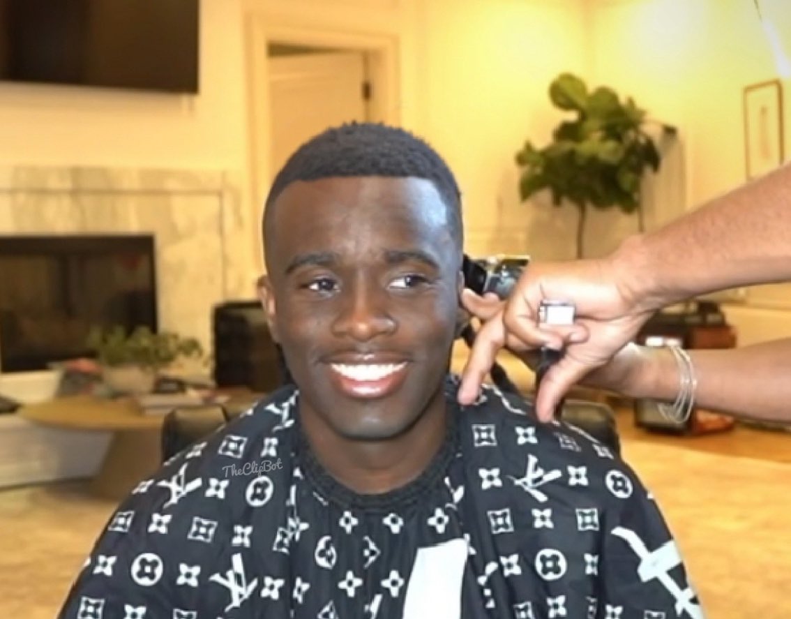 TheClipBot's tweet photo. @KaiCenat CONGRATS MAN👏👏 500K SOON🚨 https://t.co/6pxr7NvNSi