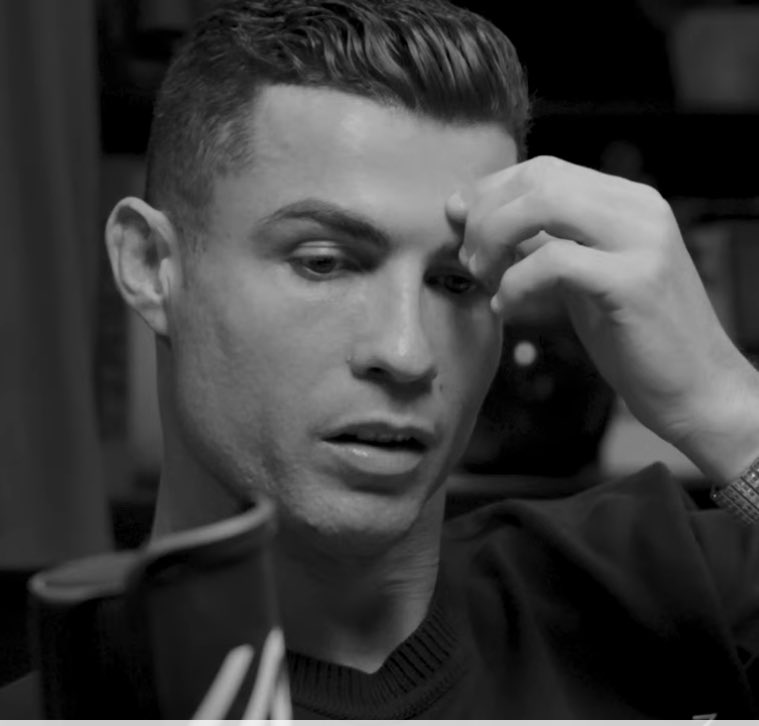 notarhamadeel's tweet photo. Mr. Beast: “I did 7 days buried underground, 7 days locked in a room.” 

🗣️ Cristiano Ronaldo: “Brother, you are crazy.” https://t.co/xwvkRzY2rW