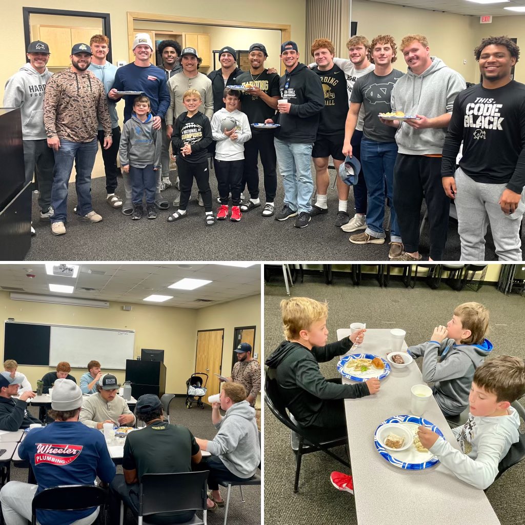 coachmattymidd's tweet photo. Huge shout out and thank you to Kennect City Church and the Swain family for feeding the QB’s and B’s tonight. https://t.co/RB1x0tTAlt
