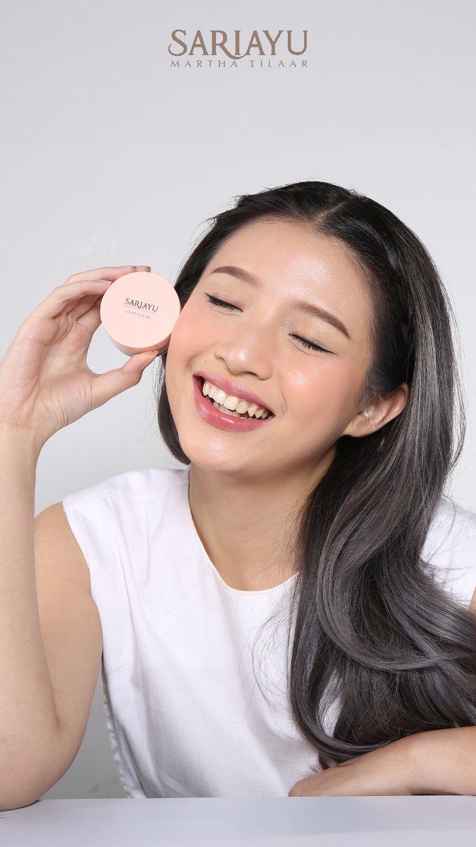 Sariayu_MT's tweet image. Ini alasan kamu harus coba Sariayu Loose Powder! Butirannya yang halus bikin mudah menyatu di kulit dan membuat make-up jadi lebih flawless 🧏🏻‍♀️

#Sariayu #SariayuLoosePowder #LoosePowder #BedakTabur #CleanBeauty
