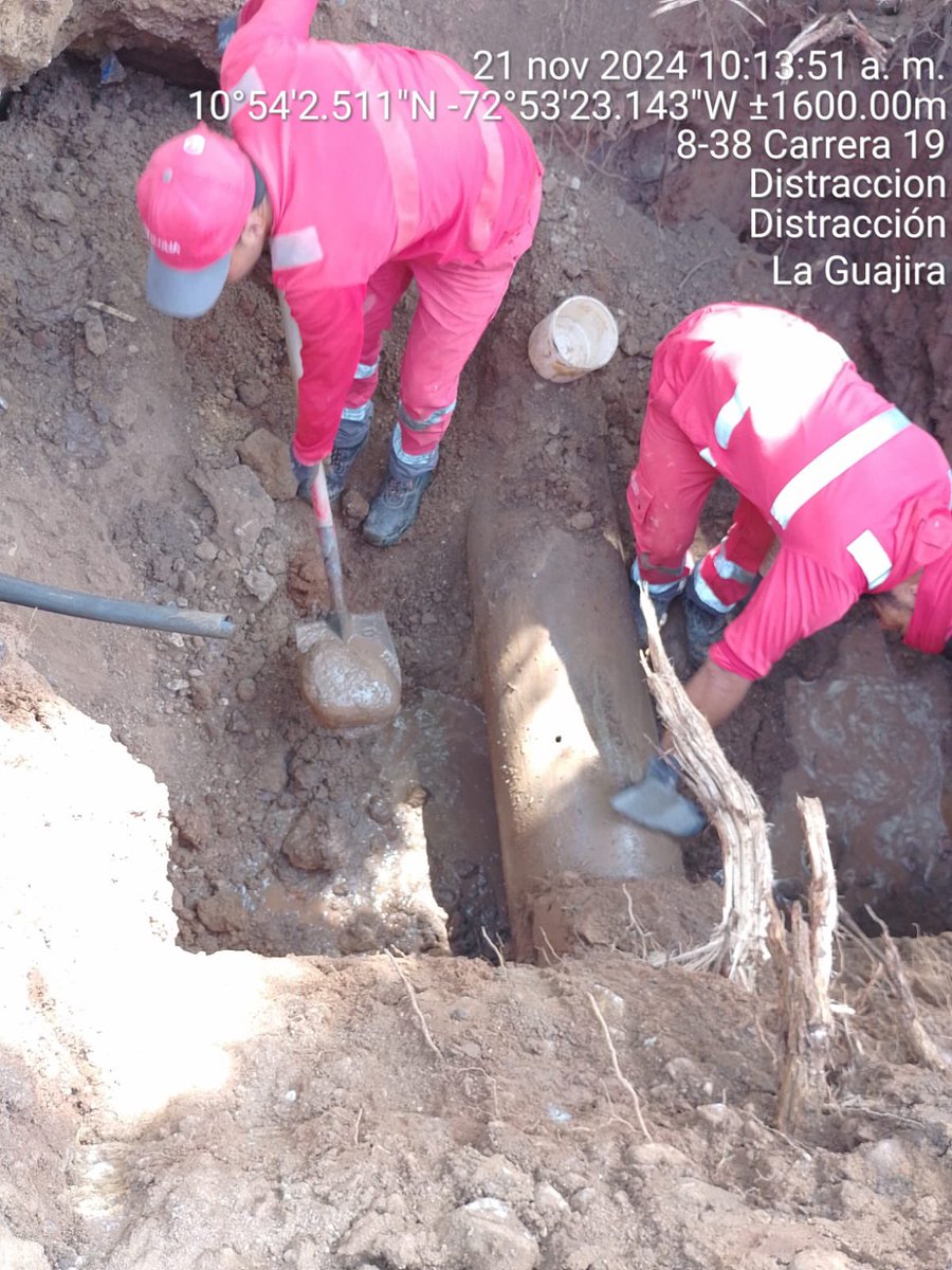 GuajiraVeolia's tweet photo. En #VeoliaGuajira🏜️ realizamos desconexión de acometidas no autorizadas sobre la línea de conducción de #Distracción, estás actividades nos permiten continuar con mejoras en la prestación del servicio💦 en el #Municipio.🏜️

#TransformaciónEcológica 🌎 https://t.co/9TKADA0Imk