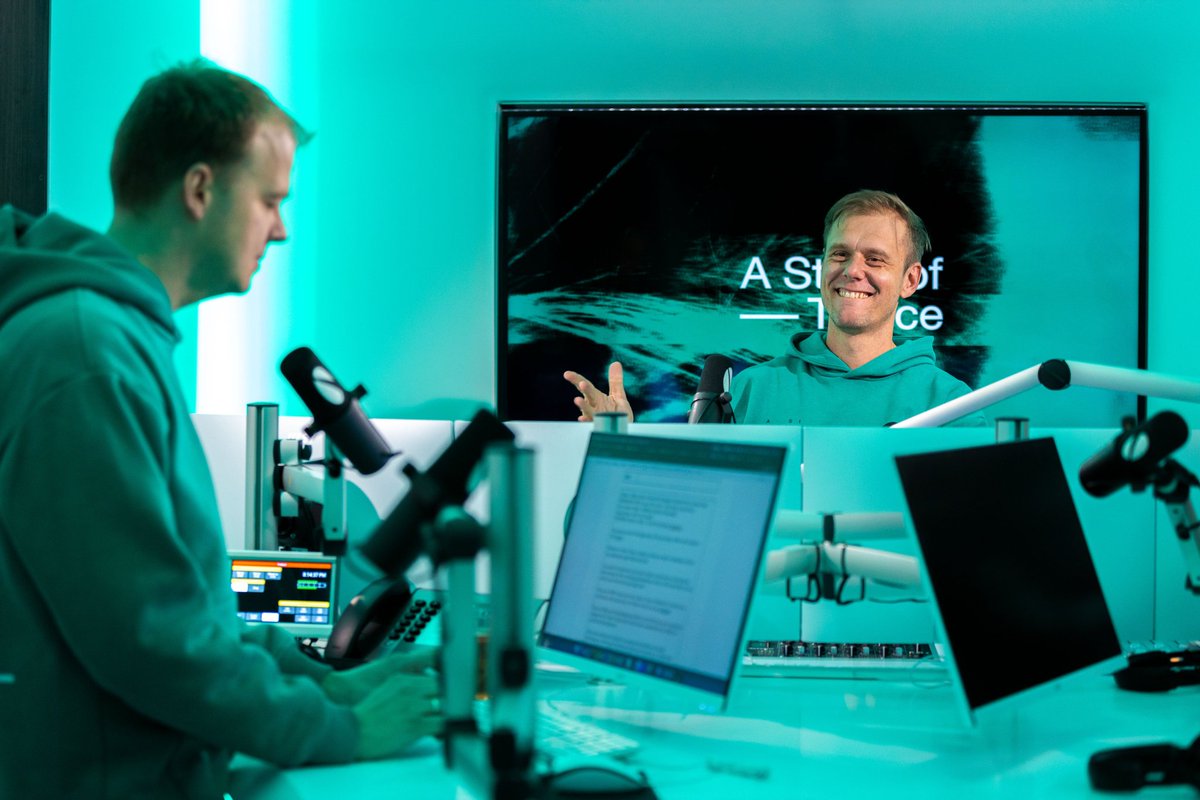 GMLuiz's tweet image. Congrats to @arminvanbuuren, @rubenderonde and the whole @asot crew on reaching 1200 episodes!

What an unbelievable milestone!
Thank you the hard work you all put in week after week and for keeping the scene alive. 

Here's to the next 1200! 🍾
#ASOT1200