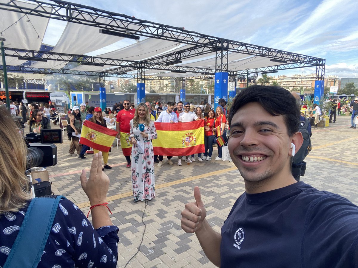 📺 Día mundial de la #Televisión 

🙌🏽 Primeras experiencias en TV y ya siento la emoción de poder contar historias e informar a través de ella

🤳 Selfie con <a href="/Lucinthe/">Cristina Mena</a> en directo para <a href="/canalsur/">CanalSur</a> en la previa del debut de <a href="/RFETenis/">Tenis España</a> de la #CopaDavis 

🔝 Seguimos aprendiendo 🔥