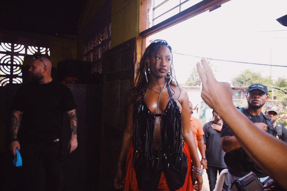 temsbaby's tweet image. Open yah eyes 🇯🇲✨