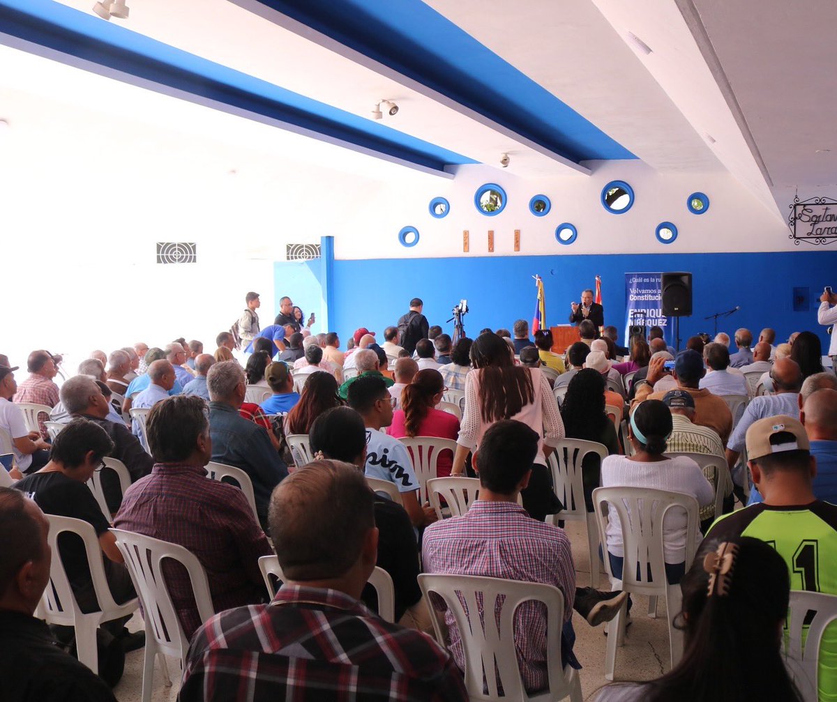 Henri Falcón (@henrifalconlara) on Twitter photo VOLVAMOS A LA CONSTITUCIÓN.
Hoy jueves 21/11 realizamos en Barquisimeto junto a <a href="/ENRIQUEMARQUEZP/">Enrique Márquez</a> un evento muy significativo el cual tiene por objeto construir un gran movimiento social que logre que todos los venezolanos Volvamos a la Constitución y ello significa respetar la VOLVAMOS A LA CONSTITUCIÓN.
Hoy jueves 21/11 realizamos en Barquisimeto junto a <a href="/ENRIQUEMARQUEZP/">Enrique Márquez</a> un evento muy significativo el cual tiene por objeto construir un gran movimiento social que logre que todos los venezolanos Volvamos a la Constitución y ello significa respetar la