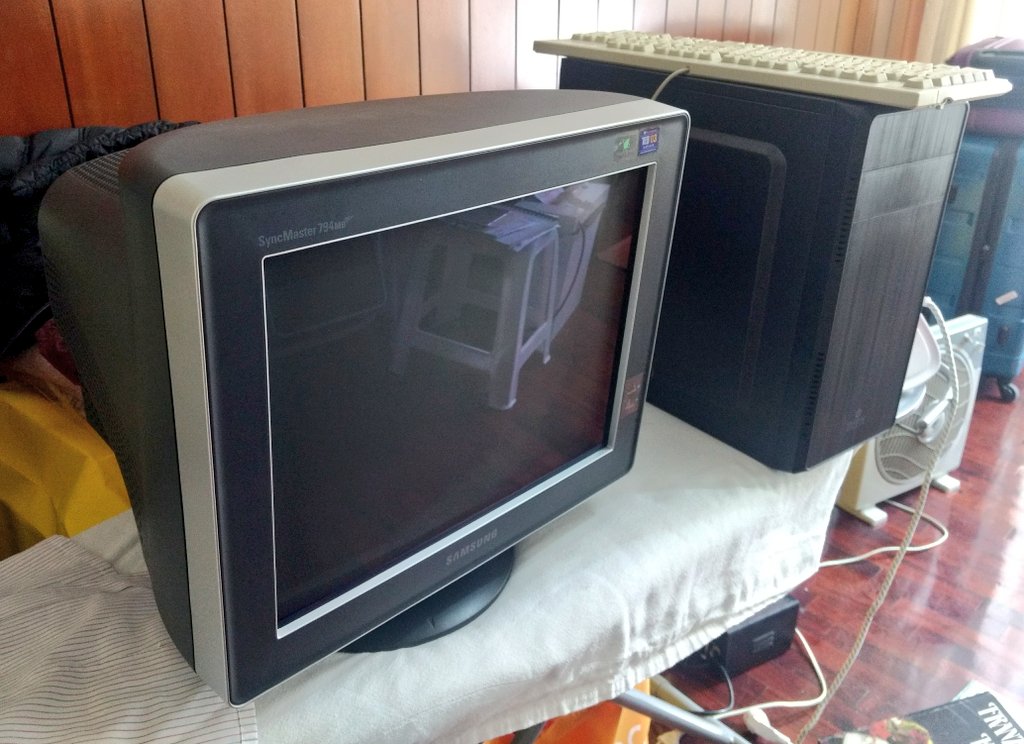 SemiRetroPC's tweet image. My first CRT in 20 years, will it work?? 👽💾🙏
#CRT #retropc #oldpc #semiretropc #monitor