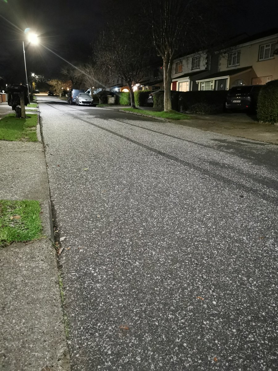 OK, so the folk who live in Scandinavia, Canada and polar or alpine  regions may laugh at us for our fun in the snow, but let us hear you pronounce #sneachta

Last laugh on us 😎