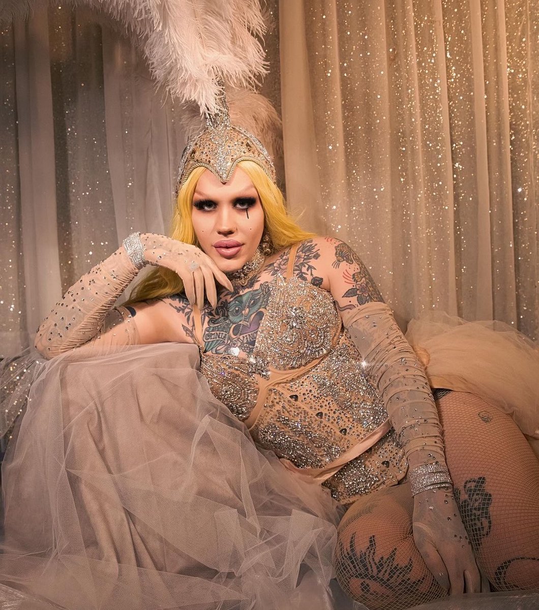 baebaewest's tweet photo. that all stars crown is hers… #DragRaceUK https://t.co/31wAEvWtE2
